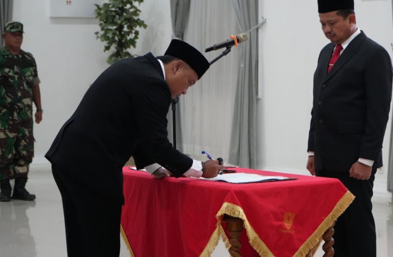 Lantik 10 Pejabat JPT Pratama, Bupati Sumedang Tekankan Kinerja Nyata dan Target 100 Hari